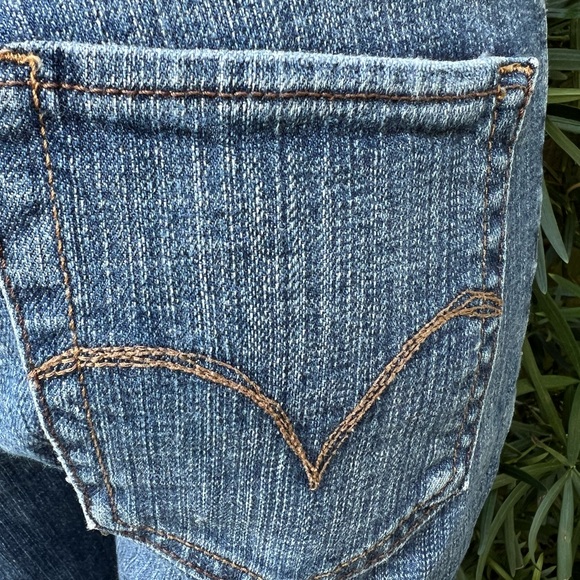 LEVI’S THE ORIGINAL JEAN WOMENS 6 MEDIUM - Picture 11 of 12